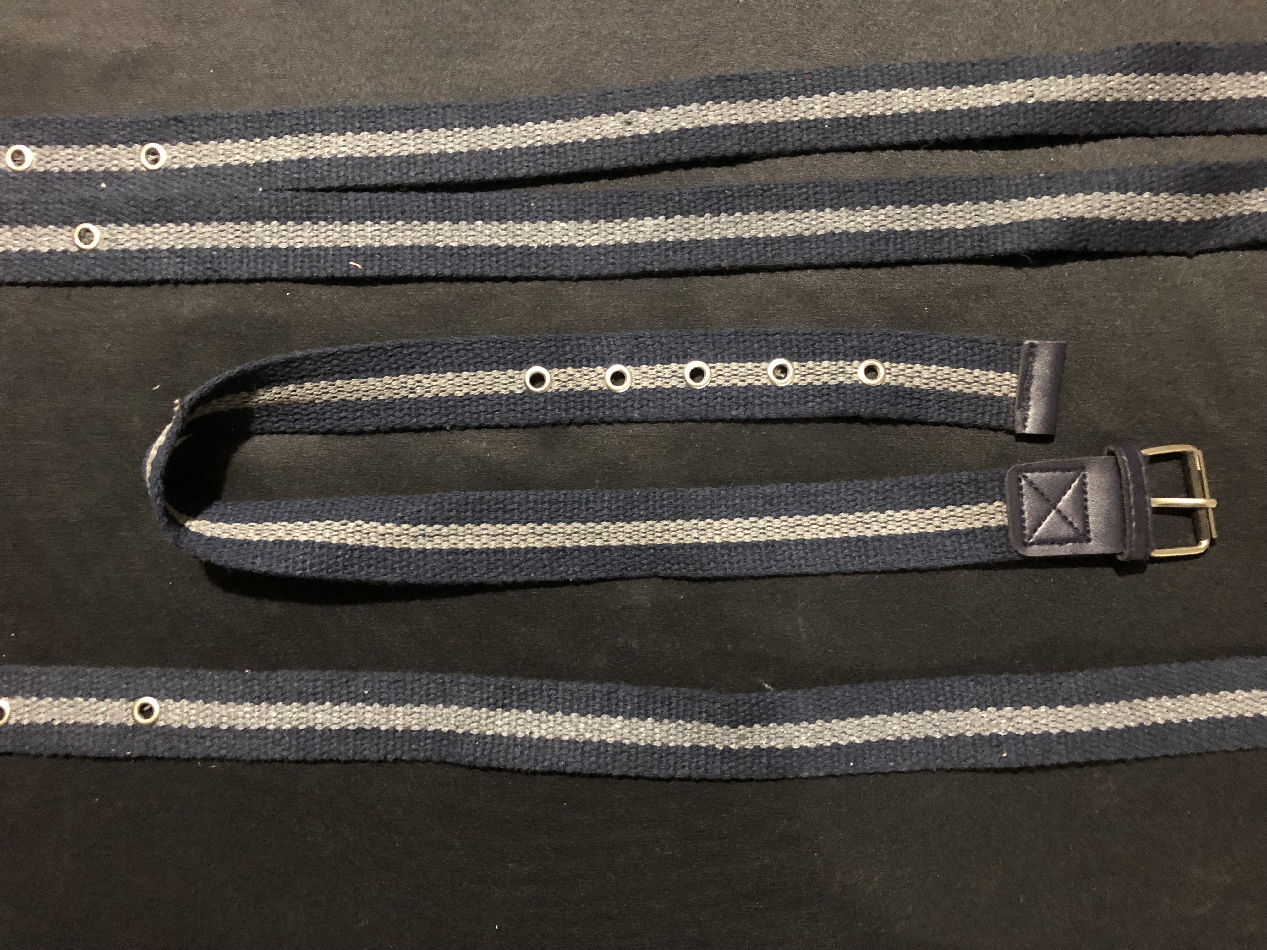 LACİVERT DOKUMA ÜZERİ GRİ ÇİZĞİ DESENLİ KEMER