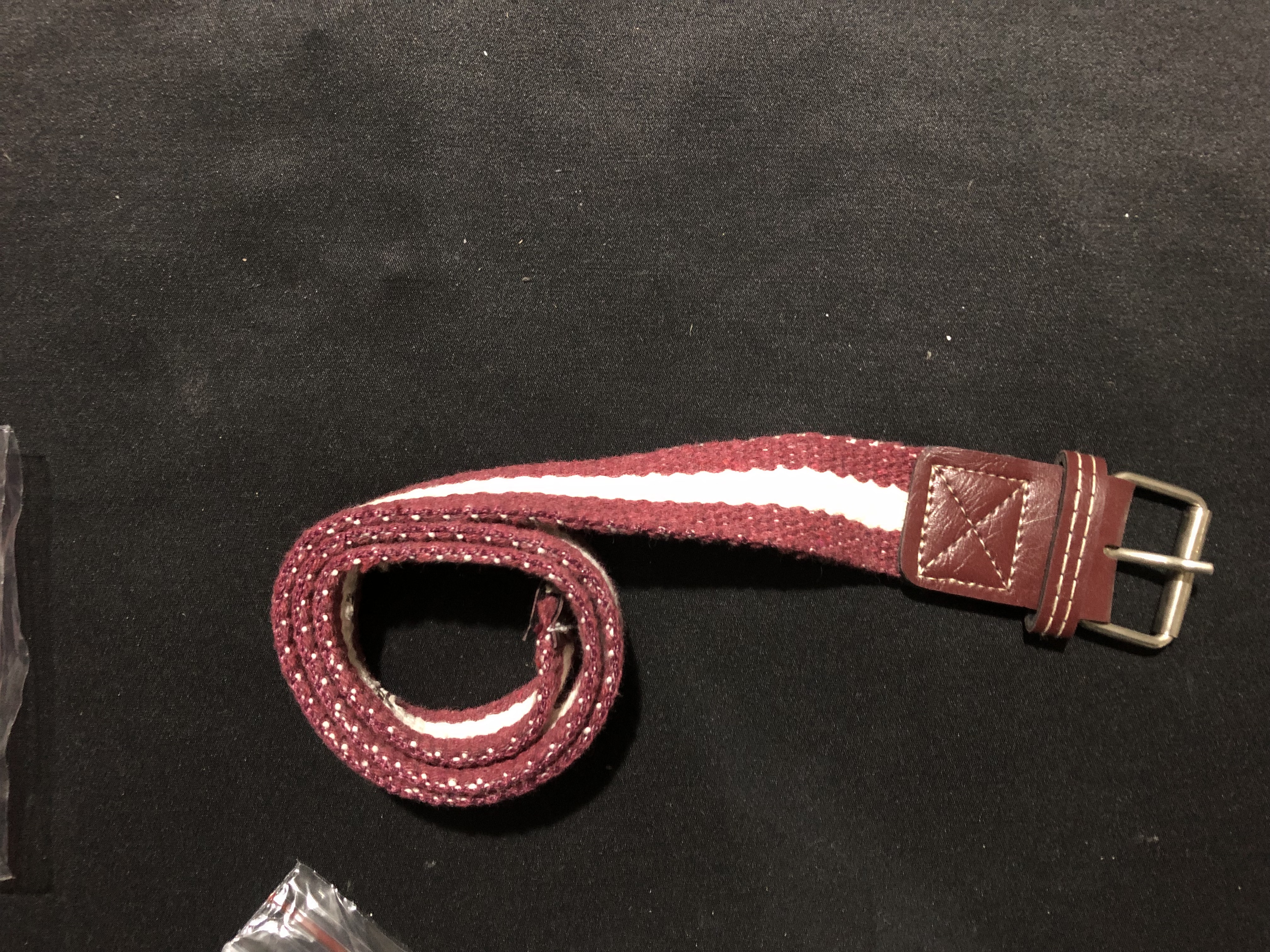 BORDO DOKUMA ÜZERİ BEYAZ TEK ÇİZĞİ DESENLİ KEMER
